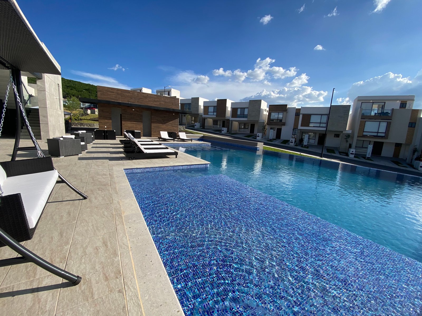 Alberca casas en venta en zibata queretaro